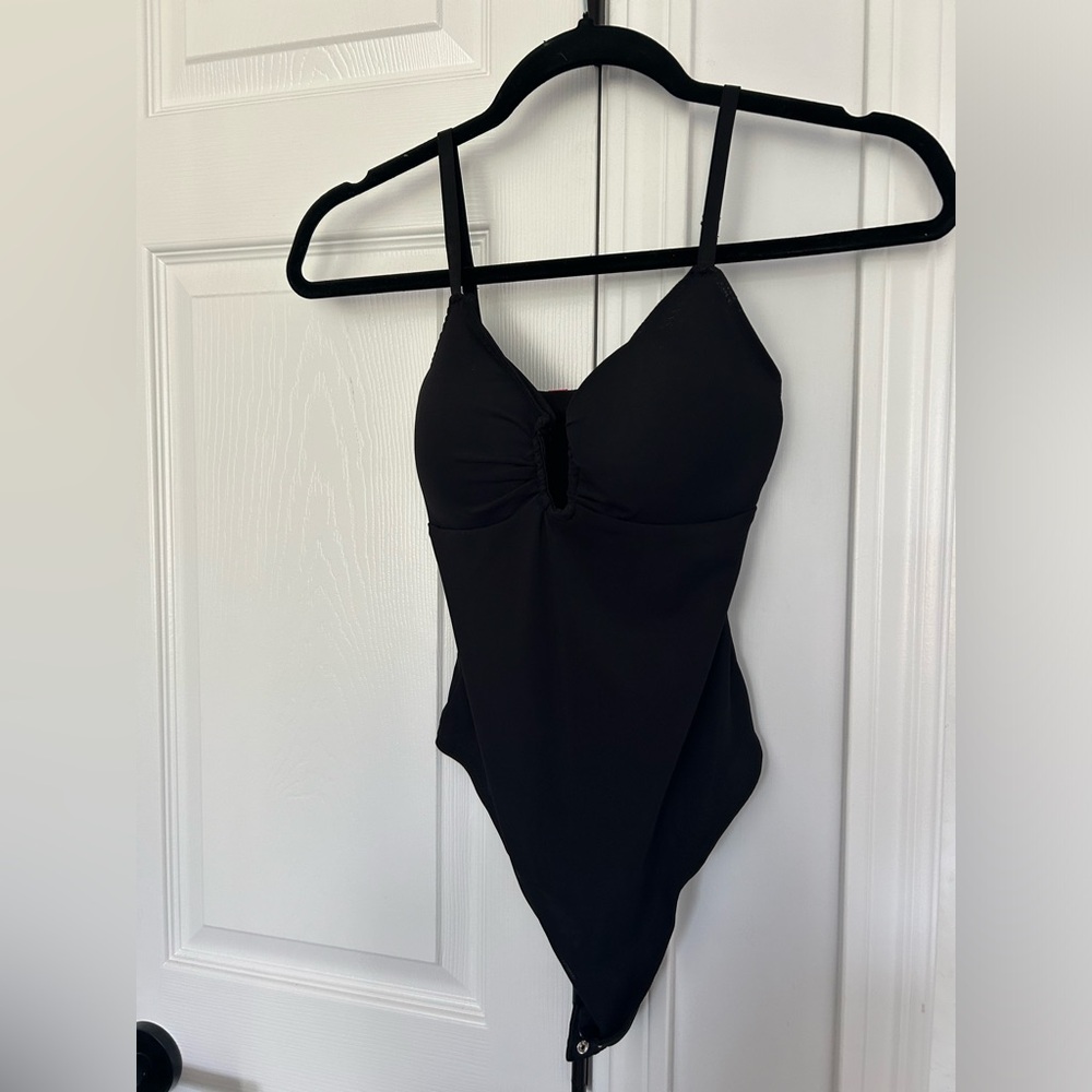 NWT 🖤 Guess body suit